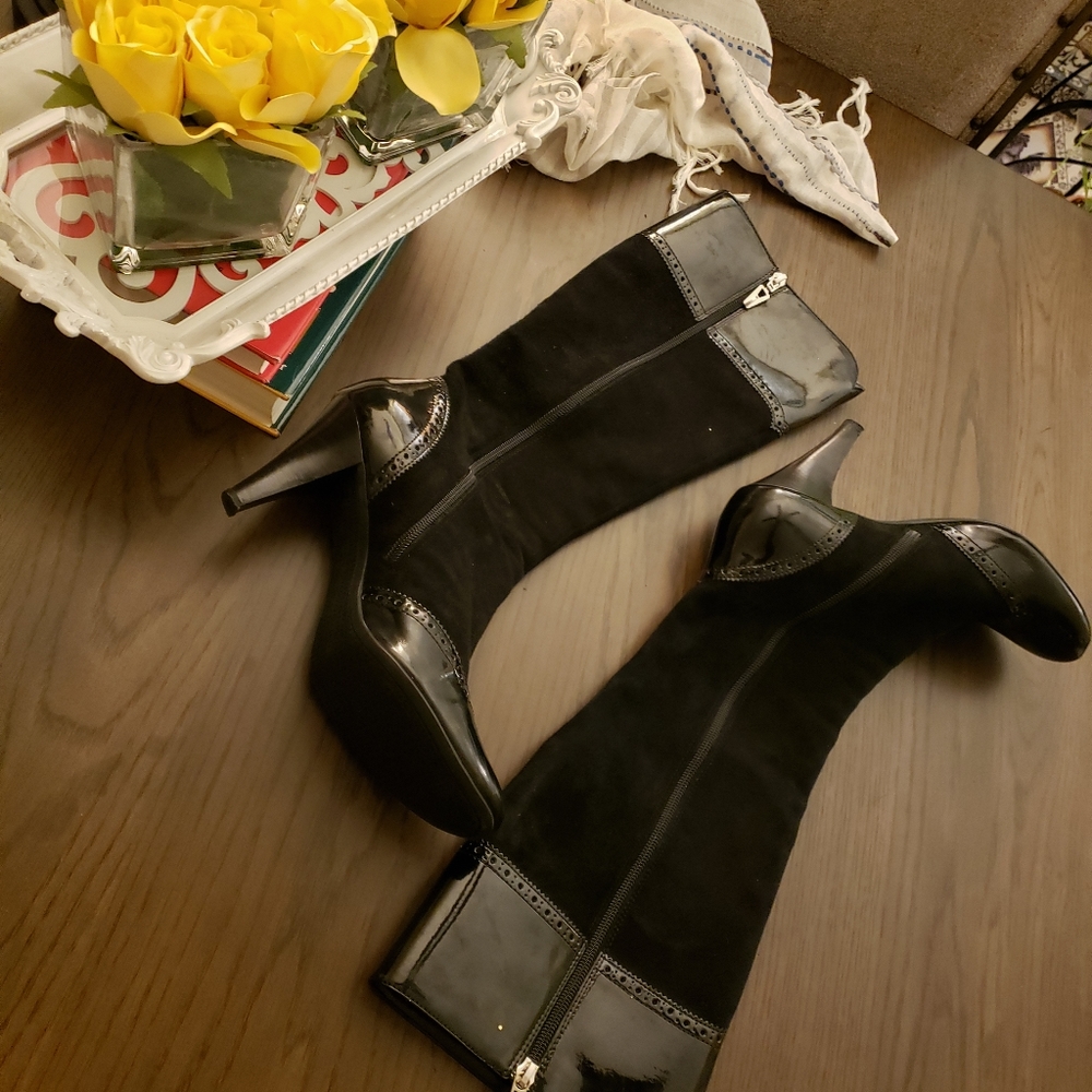 🛍Tahari "Maxie" Suede/Patent Leather Boots
